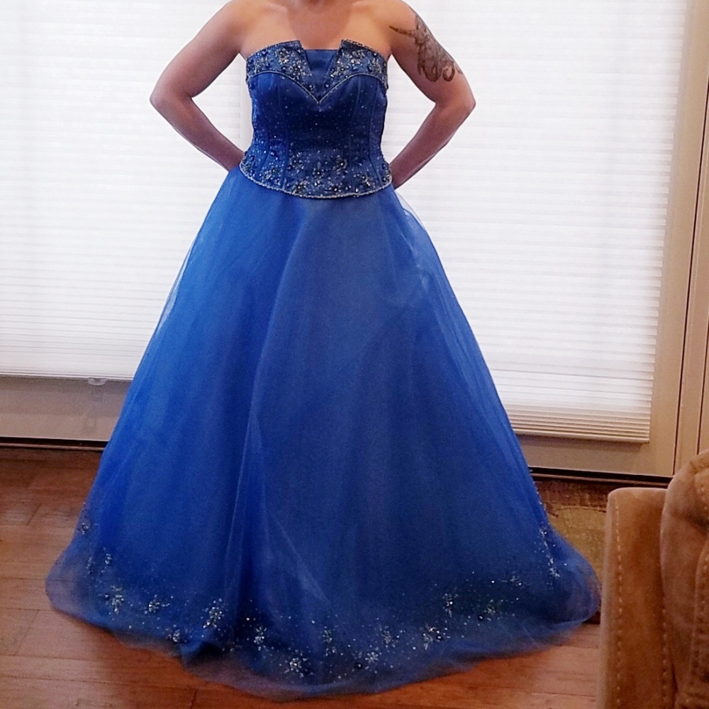 Tiffany Designs 2-Piece Sapphire Gown 💙 Size 4